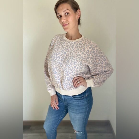 PINK Victoria’s Secret Sweatshirt Blush Leopard XS Oversized Athleisure Slouchy - Picture 1 of 14